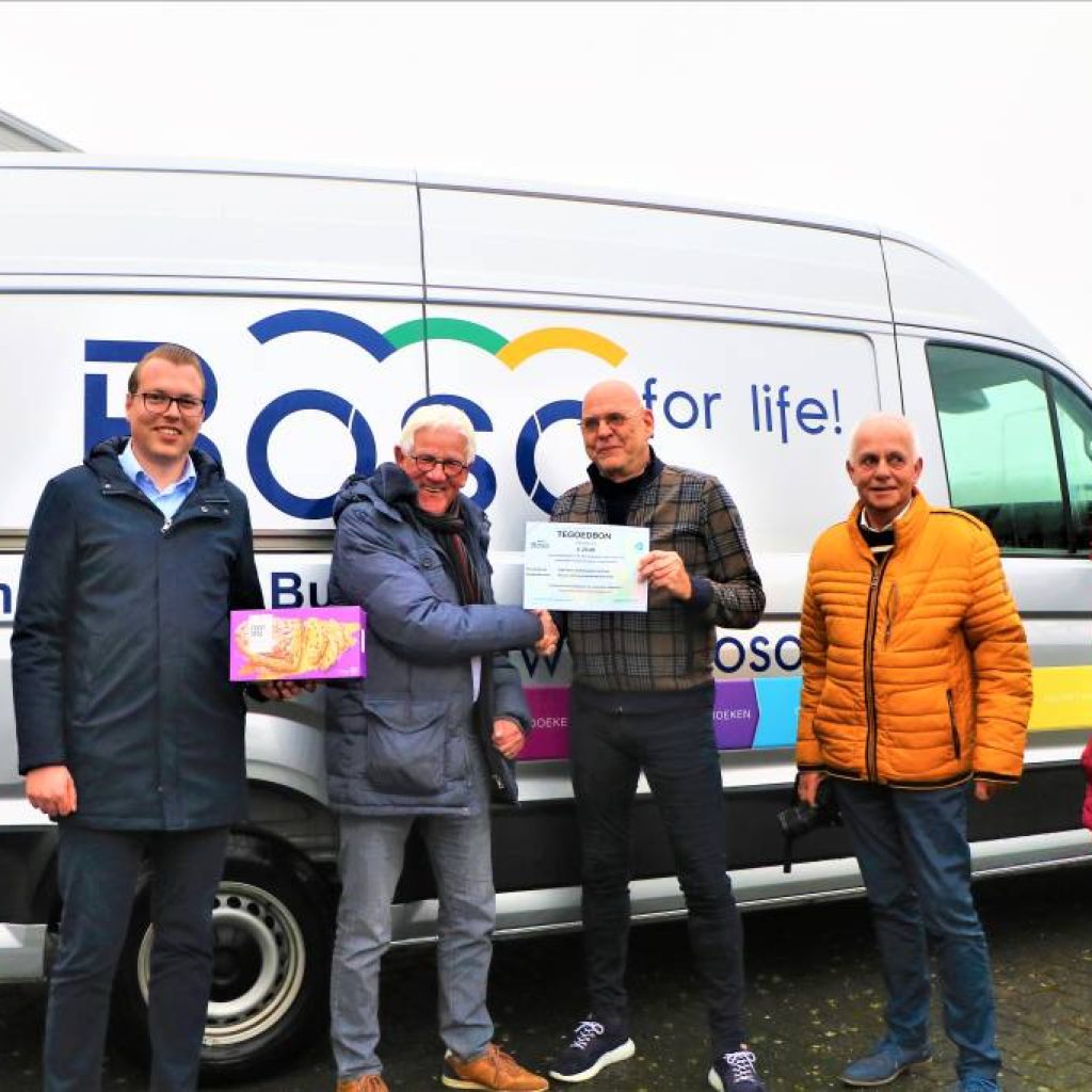 Cadeaubonnen voor mensen Voedselbank van BOSO en Albert Heijn